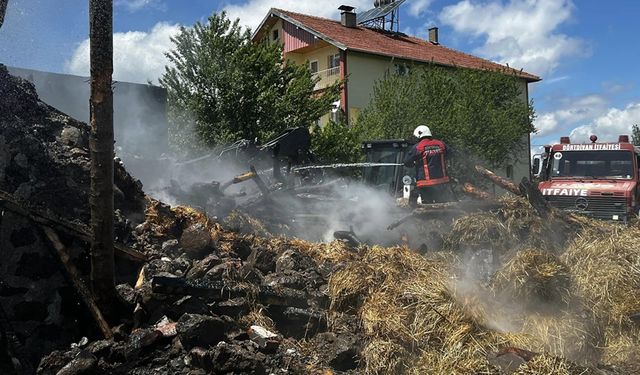 BOLU'NUN DÖRTDİVAN İLÇESİNDE SAMANLIK KÜLE DÖNDÜ