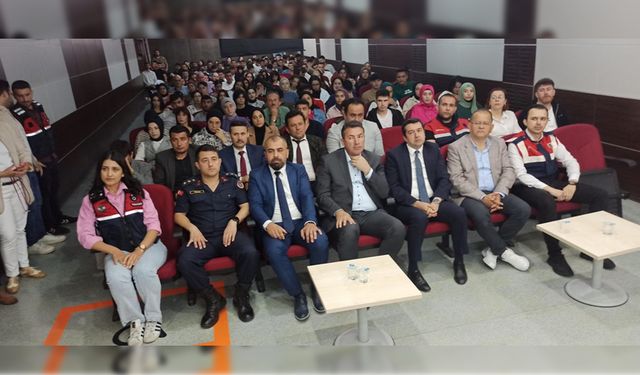 JANDARMANDAN ÖĞRENCİLERE KONFERANS