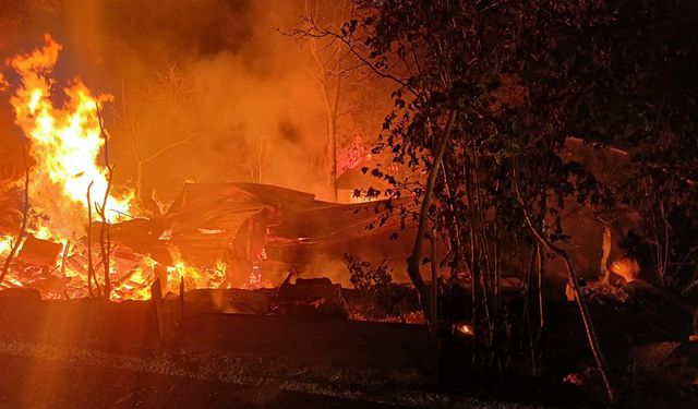 KASTAMONU'DA YANGIN 2 EV KULLANILMAZ HALDE