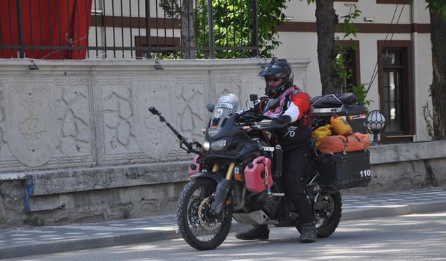 TAYLAND'DAN TÜRKİYE'YE GELDİ ŞEHİR ŞEHİR GEZİYOR