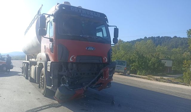 TIR İLE OTOMOBİL ÇARPIŞTI 1 KİŞİ YARALANDI