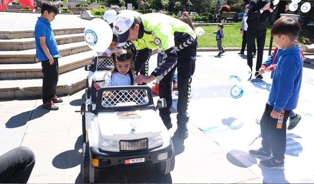 KASTAMONU'DA VATANDAŞLARA TRAFİK KURALLARI ANLATILDI