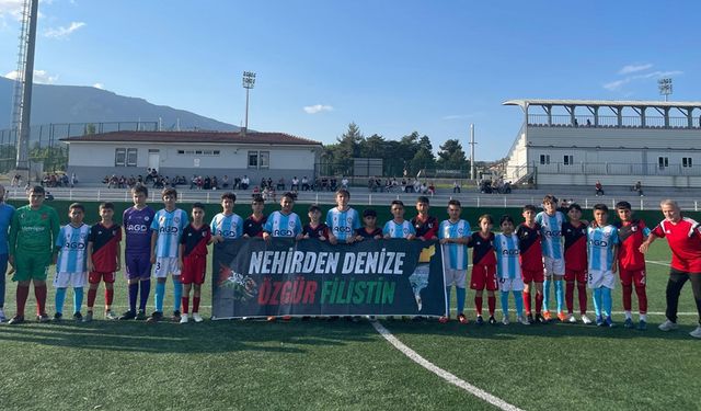 U-13 TAKIMLARINDAN FİLİSTİN'E DESTEK