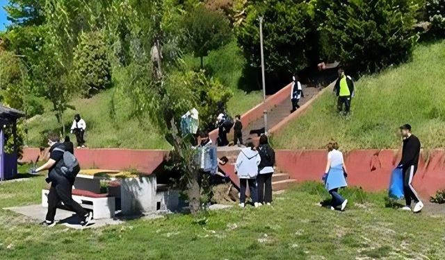 ZONGULDAK'TA MİNİK ÖĞRENCİLERDEN ÖRNEK DAVRANIŞ