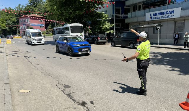 ZONGULDAK'TA TRAFİK EKİPLERİNDEN SÜRÜCÜLERE DENETİM