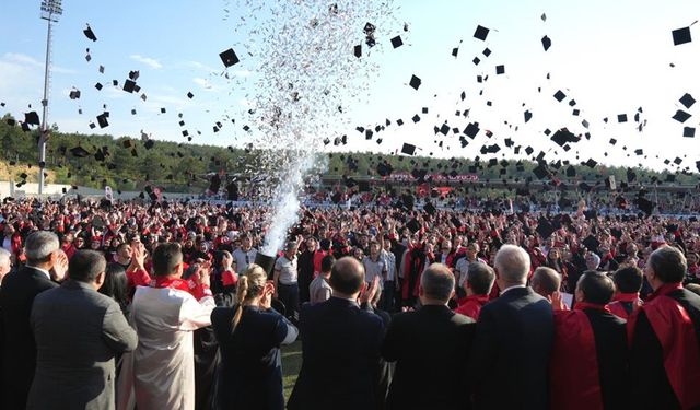 KASTAMONU ÜNİVERSİTESİ'NDE MEZUNİYET COŞKUSU