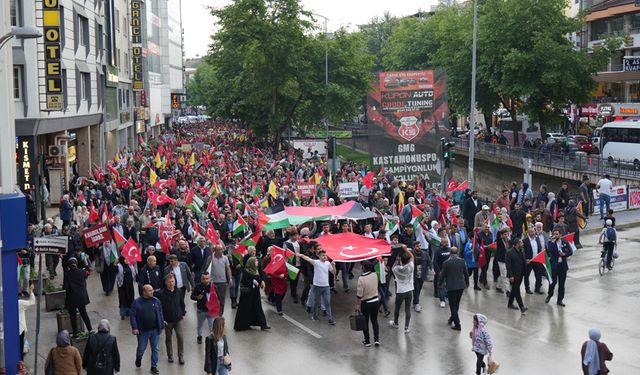 KASTAMONU'DA BİNLERCE KİŞİ İSRAİL'İ PROTESTO ETTİ