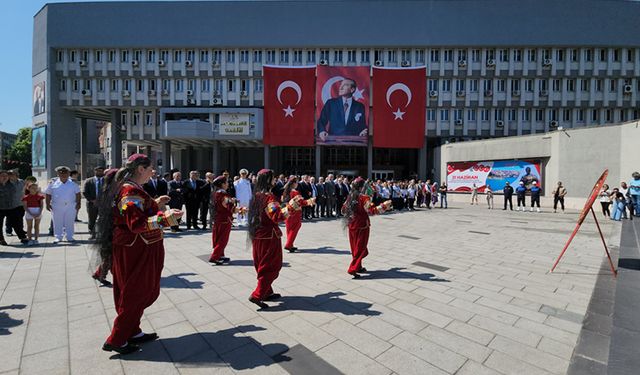 ZONGULDAKIN DÜŞMAN İŞGALİNDEN KURTULUŞUNUN 103'ÜNCÜ YIL DÖNÜMÜ KUTLANDI