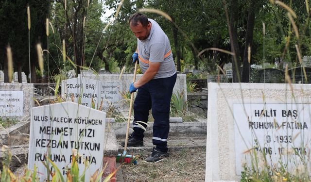 SAFRANBOLU'DA MEZARLIKTA BAYRAM TEMİZLİĞİ