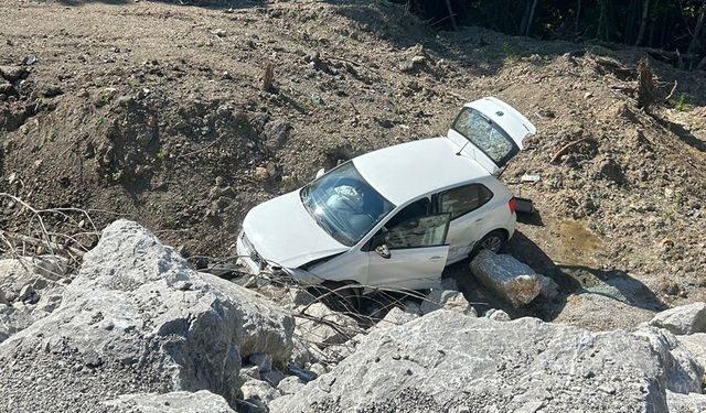 ŞARAMPOLE UÇAN ARACIN ŞOFÖRÜ YARALANDI