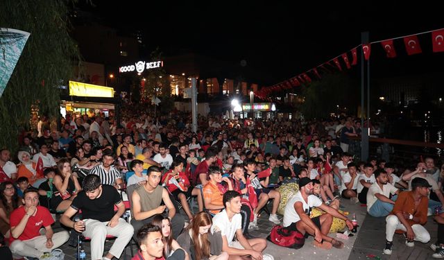 ZONGULDAK'TA MİLLİ MAÇ HEYECANI YAŞANDI