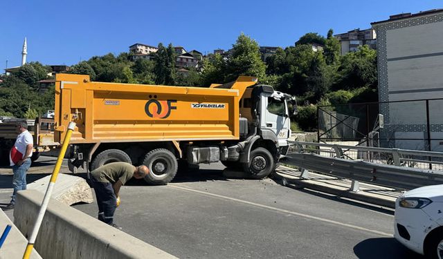 ALKOLLÜ KAMYONET SÜRÜCÜSÜ BARİYERLERE ÇARPTI