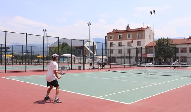 BOLU'DA ULUSAL TENİS TURNUVASI YAPILDI