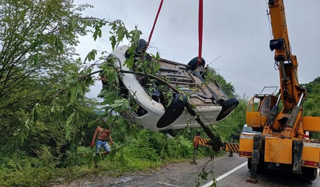 BARTIN'DA OTOMOBİL IRMAĞA UÇTU