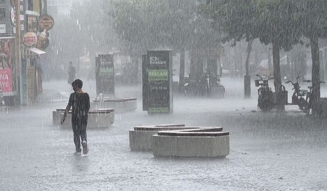 BOLU'DA SAĞANAK YAĞIŞ ETKİLİ OLDU