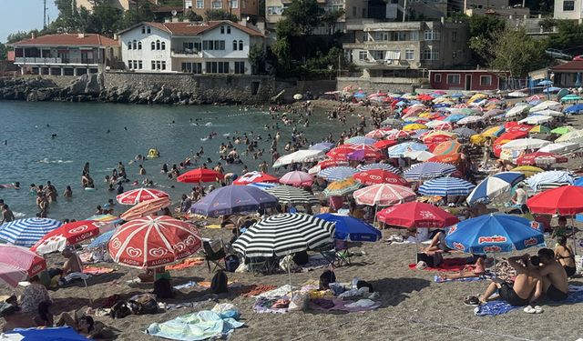 ZONGULDAK'TA VATANDAŞLAR HALK PLAJINA AKIN ETTİ