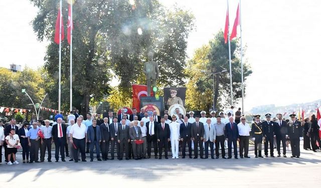 ALAPLI'DA ZAFER BAYRAMI TÖRENLE KUTLANDI