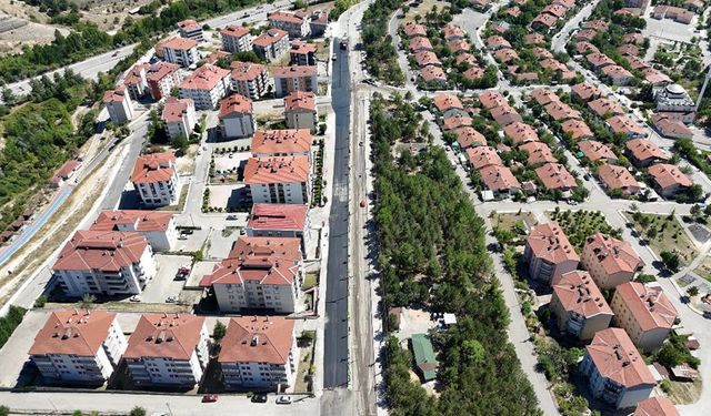 KARABÜK BELEDİYESİ'NDEN YIL SONUNA KADAR 65 BİN TON ASFALT VE 50 KM YOL HEDEFİ