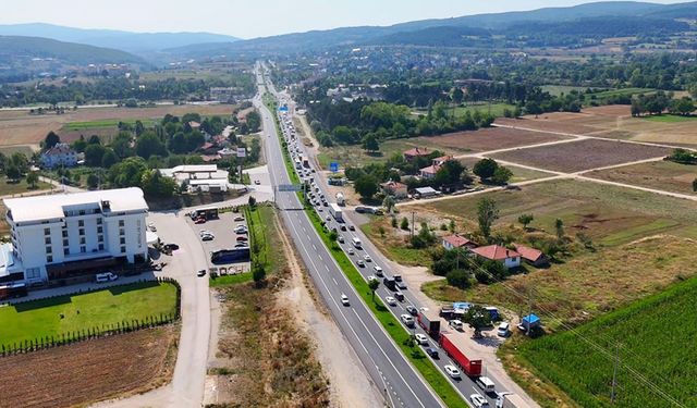 D-100 KARAYOLUNDAN GEÇEN ARAÇLARIN SAYISI 4 KAT ARTTI