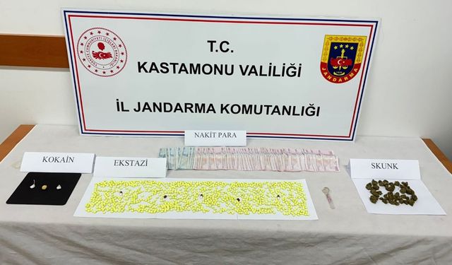 KASTAMONU TOSYA'DA ÇOK SAYIDA UYUŞTURUCU ELE GEÇİRİLDİ