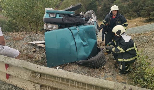 KASTAMONU'DA TAKLA ATAN OTOMOBİLDEKİ 2 KİŞİ YARALANDI