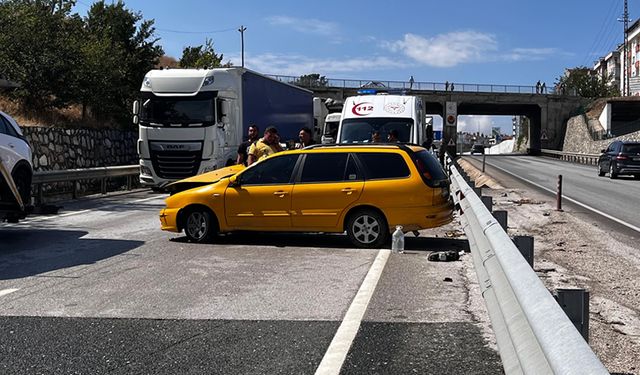 MAKAS ATAN TIR KAZAYA SEBEP OLDU 1 KİŞİ YARALANDI