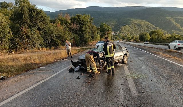 KASTAMONU'DA TAKLA ATAN OTOMOBİLİN SÜRÜCÜSÜ YARALANDI