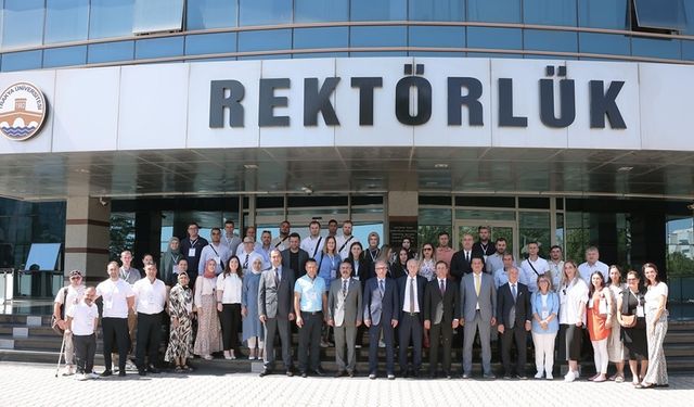 BALKANLARDA TÜRK OLMAK KONFERANSI YAPILDI