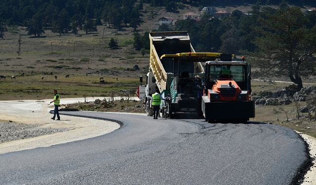 BOLU KENDİ ASFALTINI KENDİ YAPIYOR