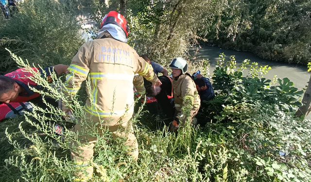 IRMAĞA ATLAYAN 15 YAŞINDAKİ KIZI BELEDİYE PERSONELİ KURTARDI