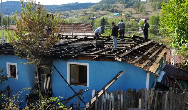 KASTAMONU'NUN DADAY İLÇESİNDE EV YANGINI