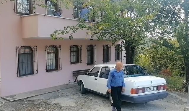 KASTAMONU'DA YABANCI UYRUKLU YAŞLI ÇİFTİN EVİ TAŞLANDI