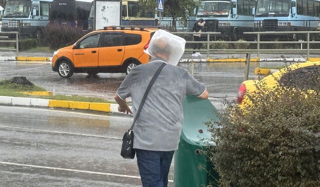 SAĞANAK YAĞIŞ ZONGULDAK'TA HAYATI OLUMSUZ ETKİLEDİ