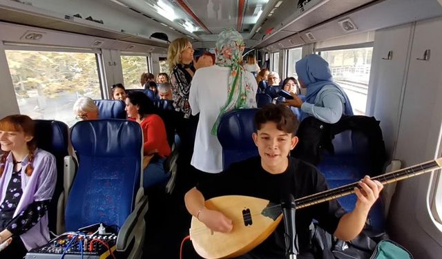 KARABÜK'TEN ZONGULDAK'A TRENLE ŞİİR İSTASYONLARI PROGRAMI DÜZENLENDİ