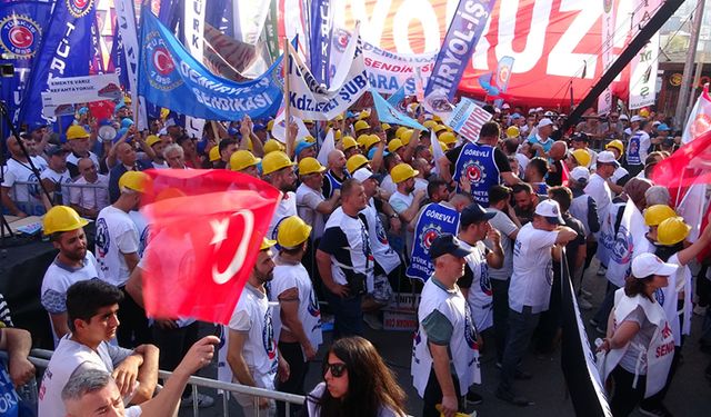 TÜRK-İŞ'DEN ZORDAYIZ, GEÇİNEMİYORUZ MİTİNGİ