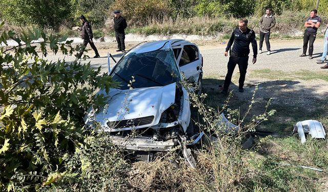 AĞACA ÇARPAN ARACIN SÜRÜCÜSÜ AĞIR YARALANDI