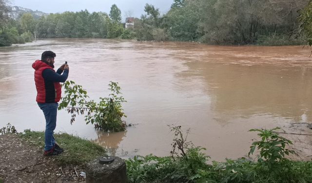 BARTIN IRMAĞI'NDAN ÇAMUR AKMAYA BAŞLADI