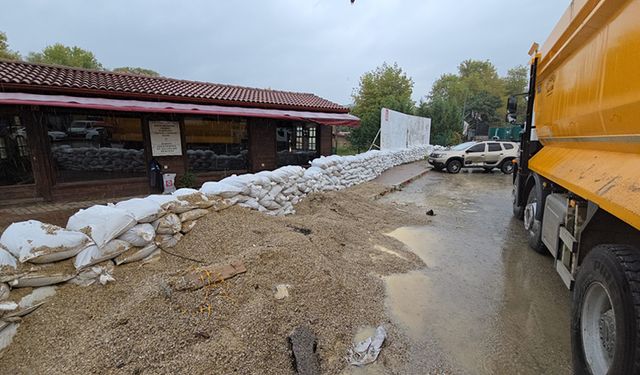 BARTIN IRMAĞININ TAŞMA RİSKİNE KARŞI KUM TORBALI ÖNLEM