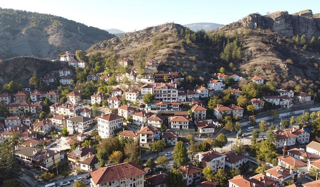 BOLU'NUN GÖYNÜK İLÇESİNDE SOHBAHAR GÜZELLİĞİ