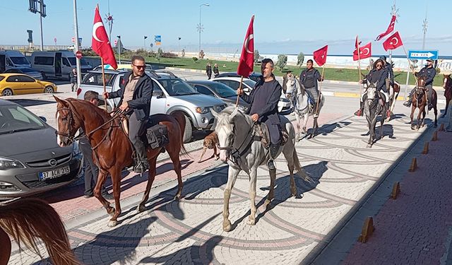 İSTİKLAL YOLU'NDA ANLAMLI YÜRÜYÜŞ