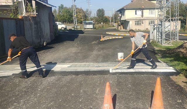 ÖZEL İDARESİNDEN ÇAYCUMA KÖY YOLLARINA 8 KİLOMETRELİK YOL