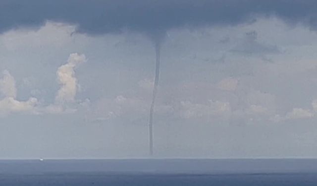 ZONGULDAK'TA DENİZDE ÇIKAN HORTUM KORKUTTU