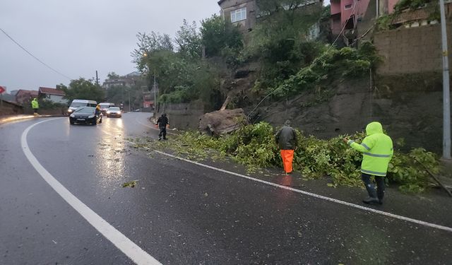 ZONGULDAK'TA YAĞIŞIN ETKİSİ İLE 4 EV TAHLİYE EDİLDİ