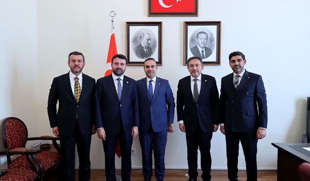 AK PARTİ HEYETİ'NDEN SANAYİ BAKANI KACIR'A ZİYARET