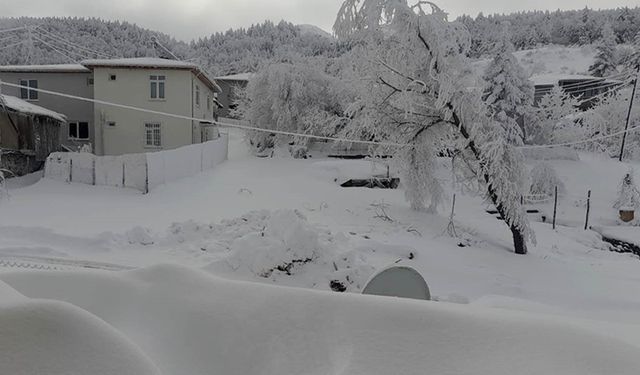 ÇANKIRI'DA KAR KALINLIĞI 1 METREYE ULAŞTI