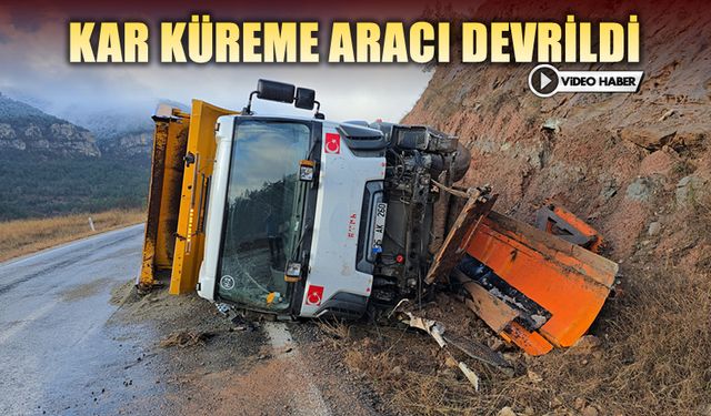 KAR KÜREME ARACI DEVRİLDİ: 2 YARALI