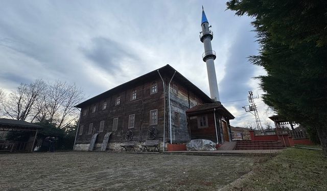 300 YILLIK ÇİVİSİZ CAMİİ ZİYARETÇİLERİNİ BEKLİYOR