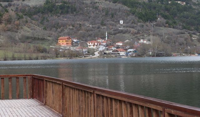 ÇUBUK GÖLÜNDE MEST EDEN MANZARALAR