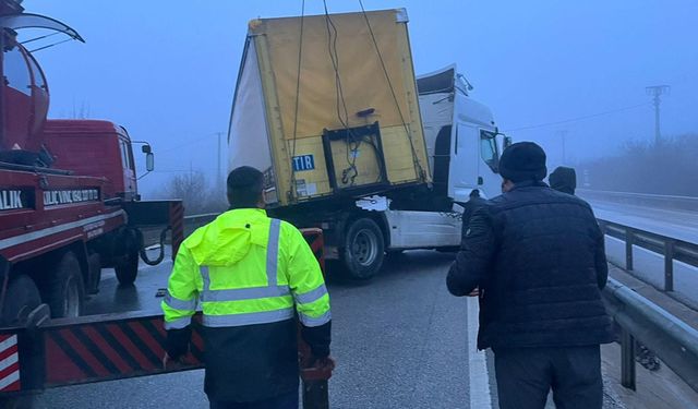 KASTAMONU'DA YOĞUN SİS KAZALARI BERABERİNDE GETİRDİ