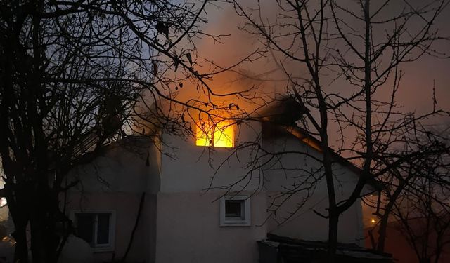 MUDURNU'DA ÇIKAN YANGIN EVİ KÜL ETTİ